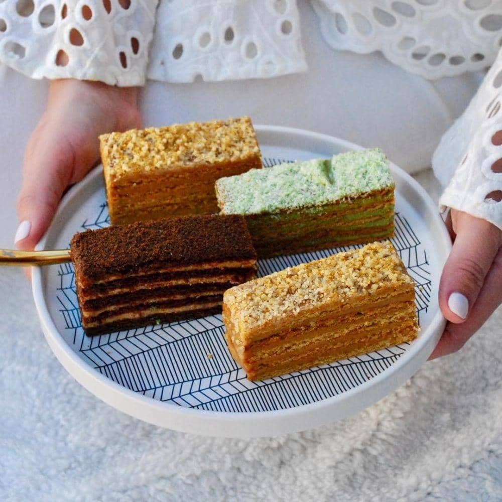 instagram.com/thehoneycake