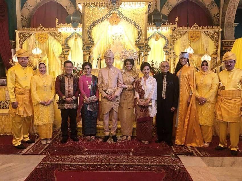 instagram.com/officialputeriindonesia/