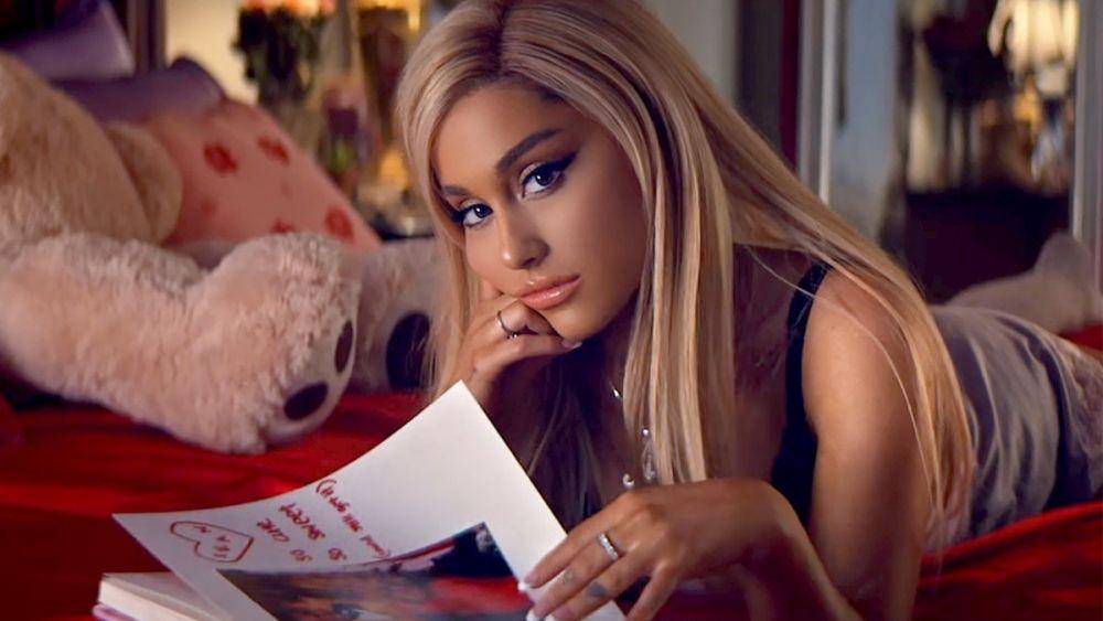 Twitter.com/arianaonchart