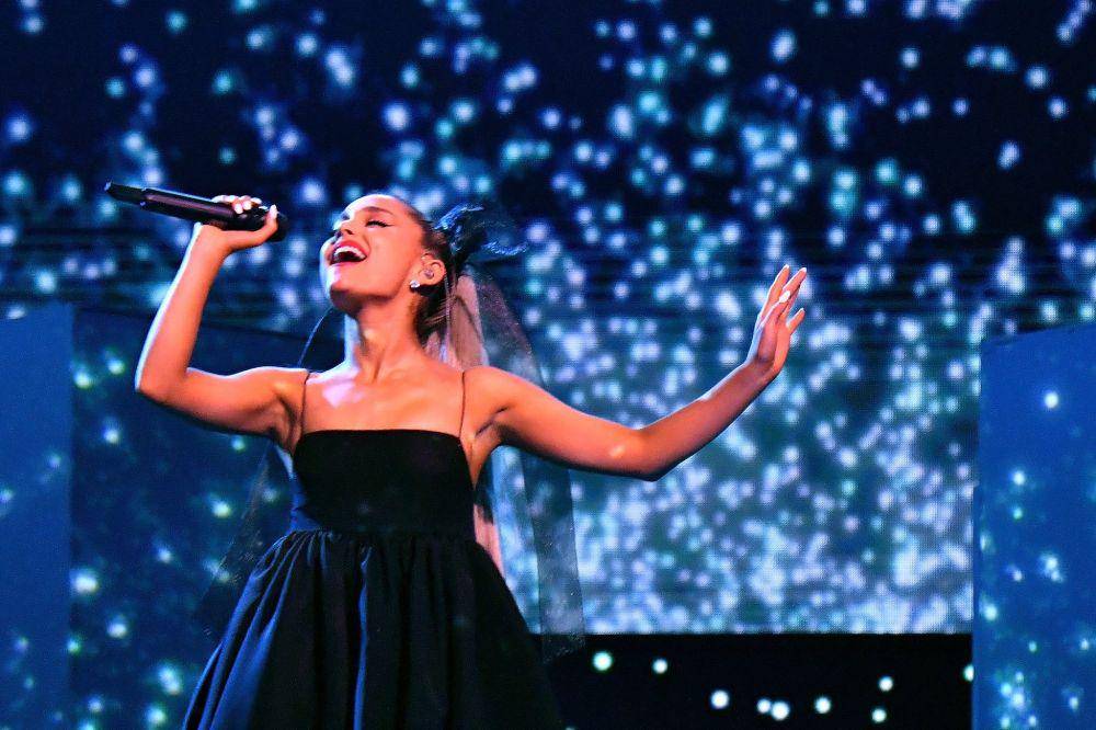 Twitter.com/arianaonchart