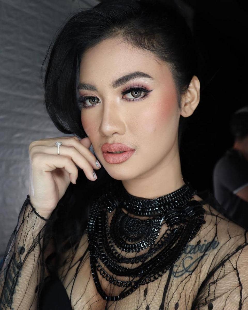 instagram.com/dellaled