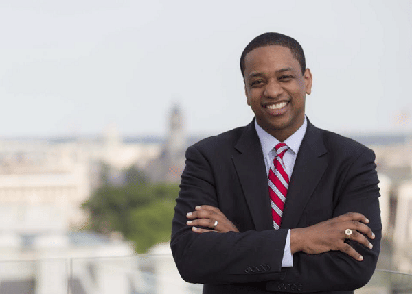 twitter.com/DisavowTrump20