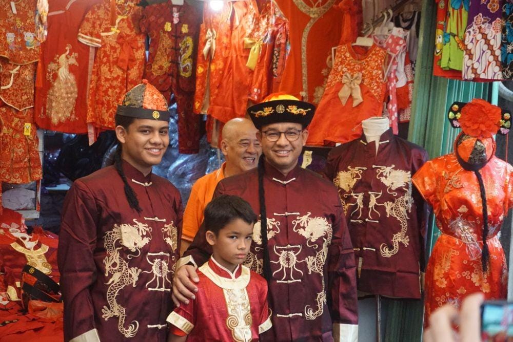 (Anies Baswedan bersama kedua anaknya di Petak Sembilan) IDN Times/Gregorius Aryodamar P