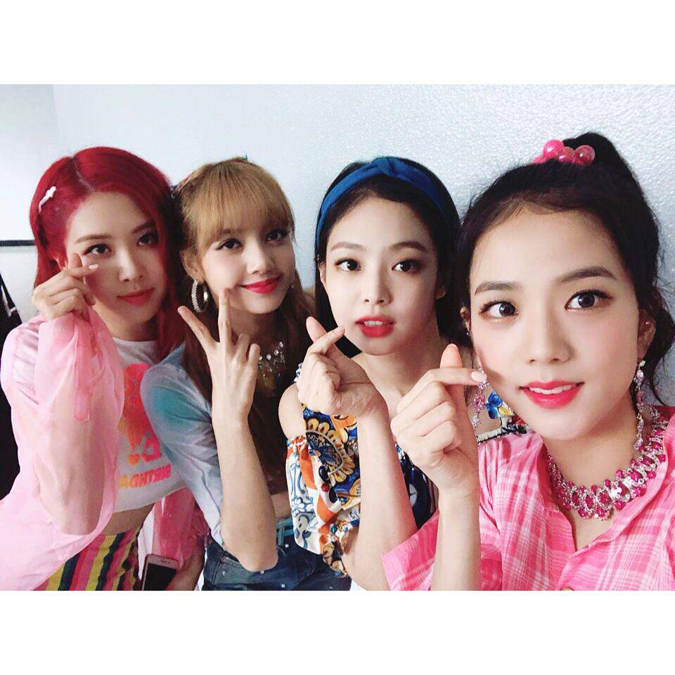 Instagram.com/blackpinkofficial