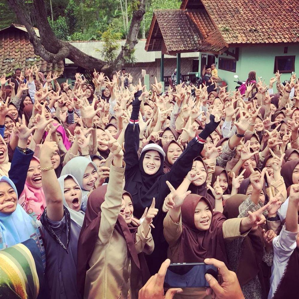 instagram.com/mulanjameela1