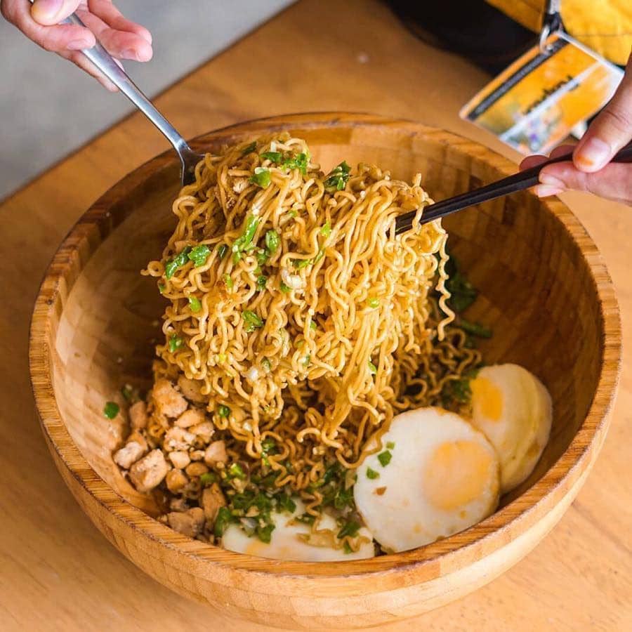 instagram.com/warung_wakaka