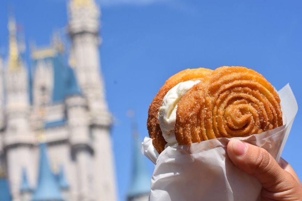 twitter.com/disneypark