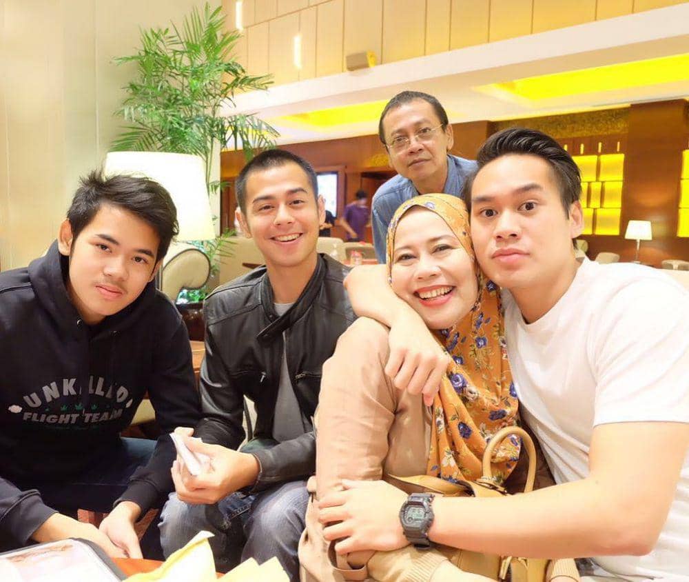 instagram.com/dewiyullofficial