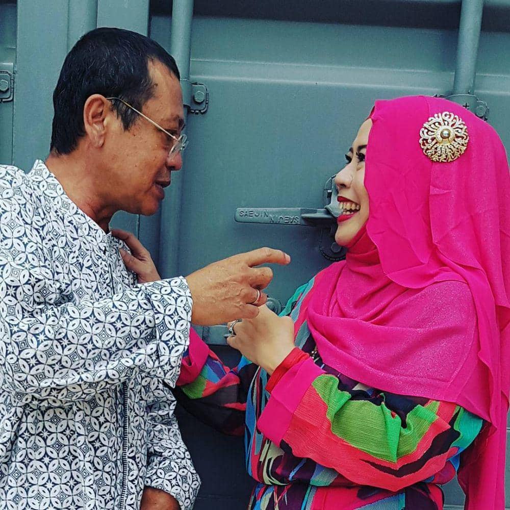 instagram.com/dewiyullofficial