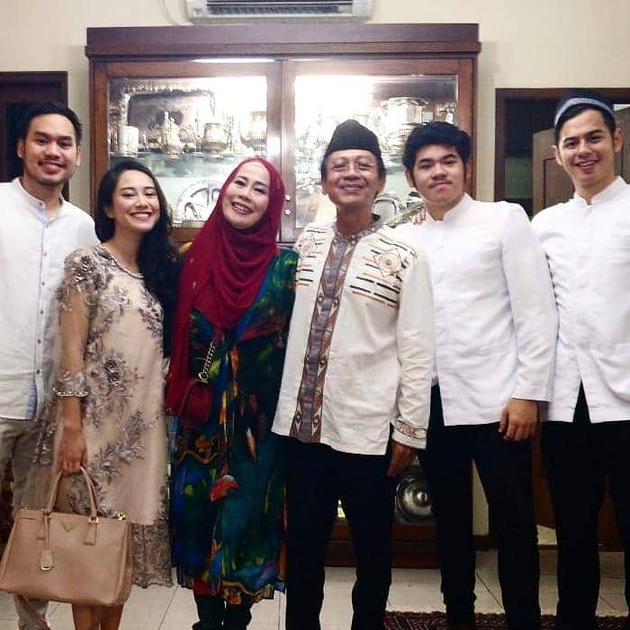 instagram.com/dewiyullofficial