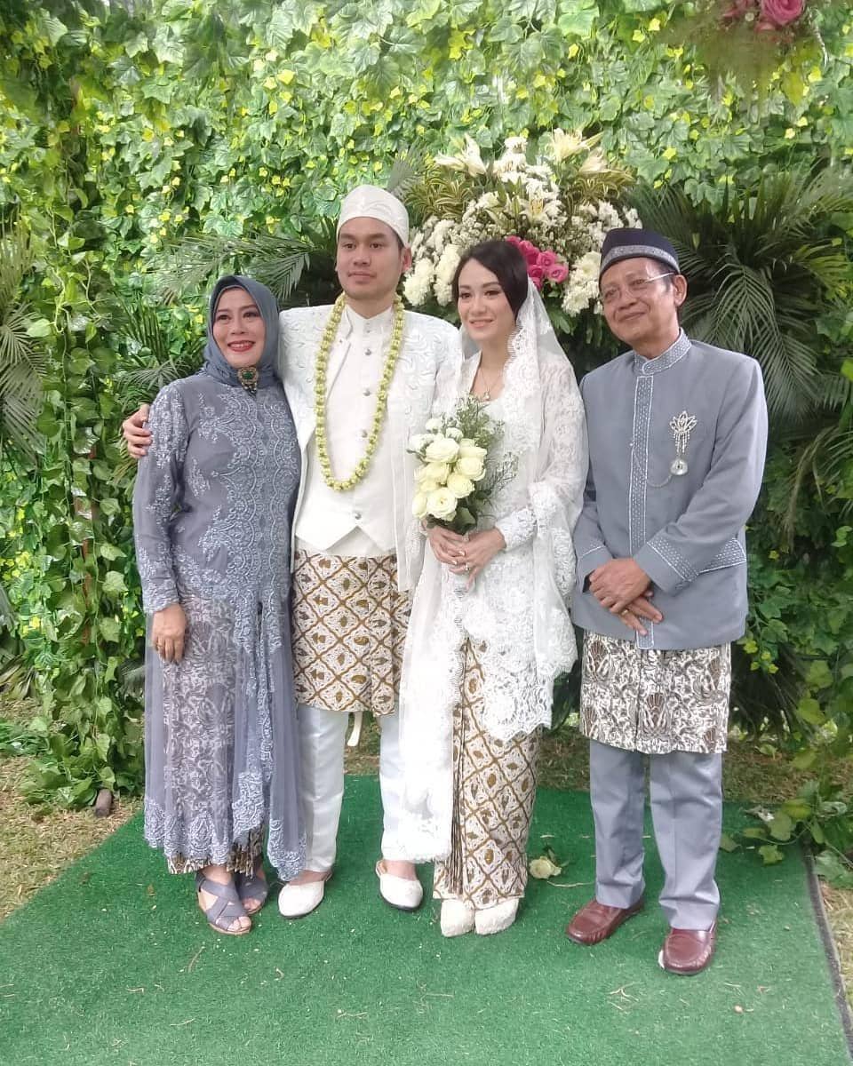 instagram.com/dewiyullofficial