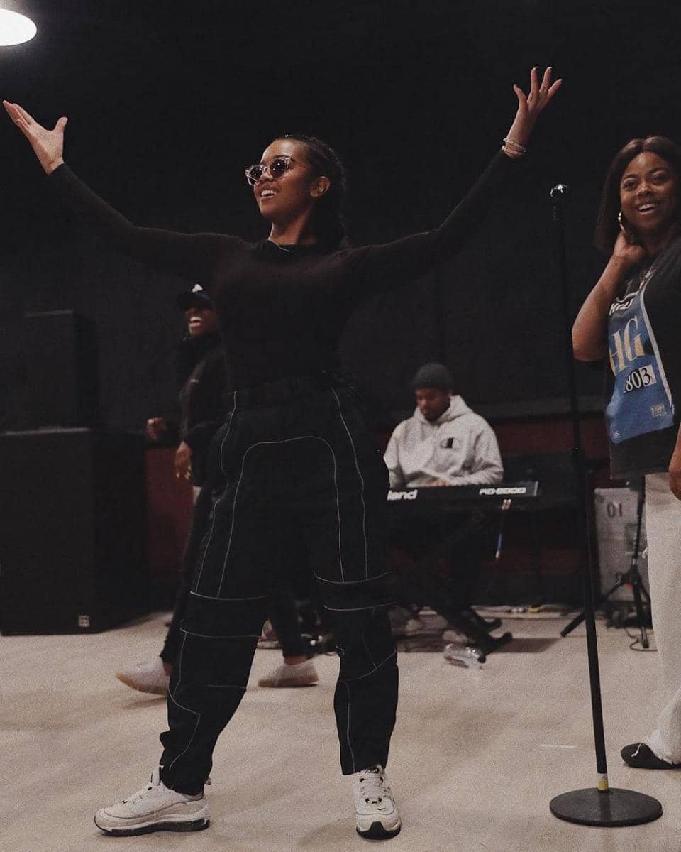 instagram.com/hermusicofficial