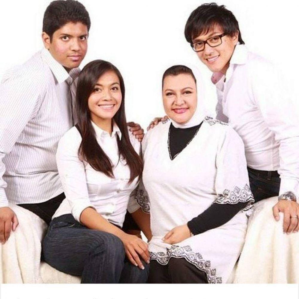 instagram.com/senator_emiliacontessa