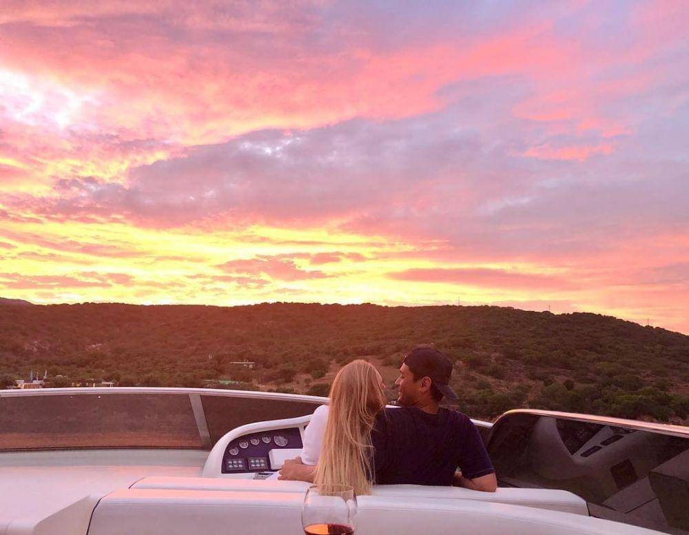 instagram.com/varshaadhikumoro