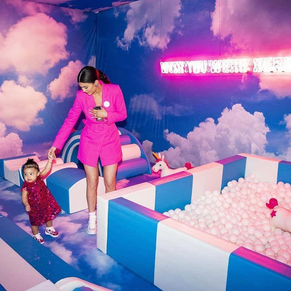 instagram.com/stormi_official