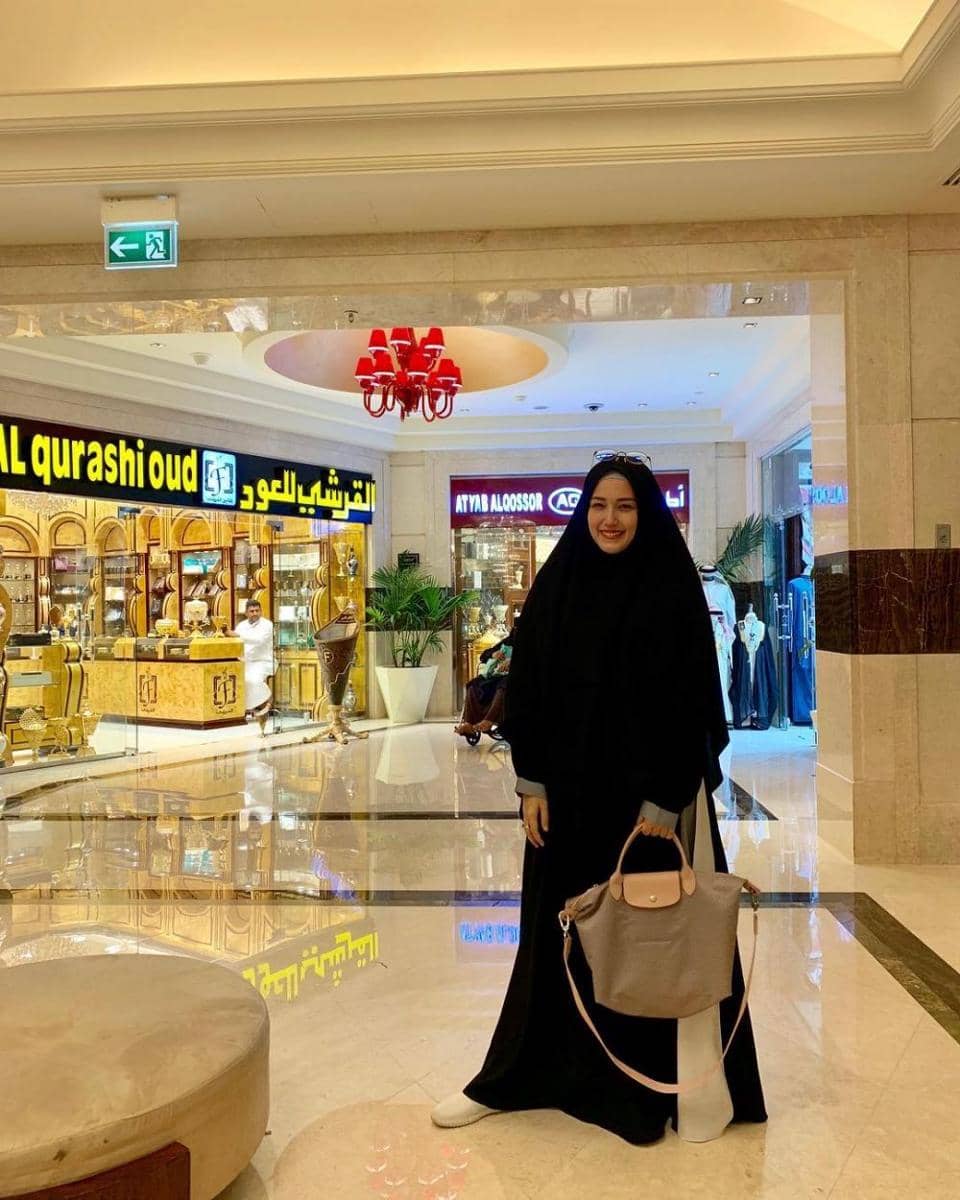 instagram.com/adeliapasha