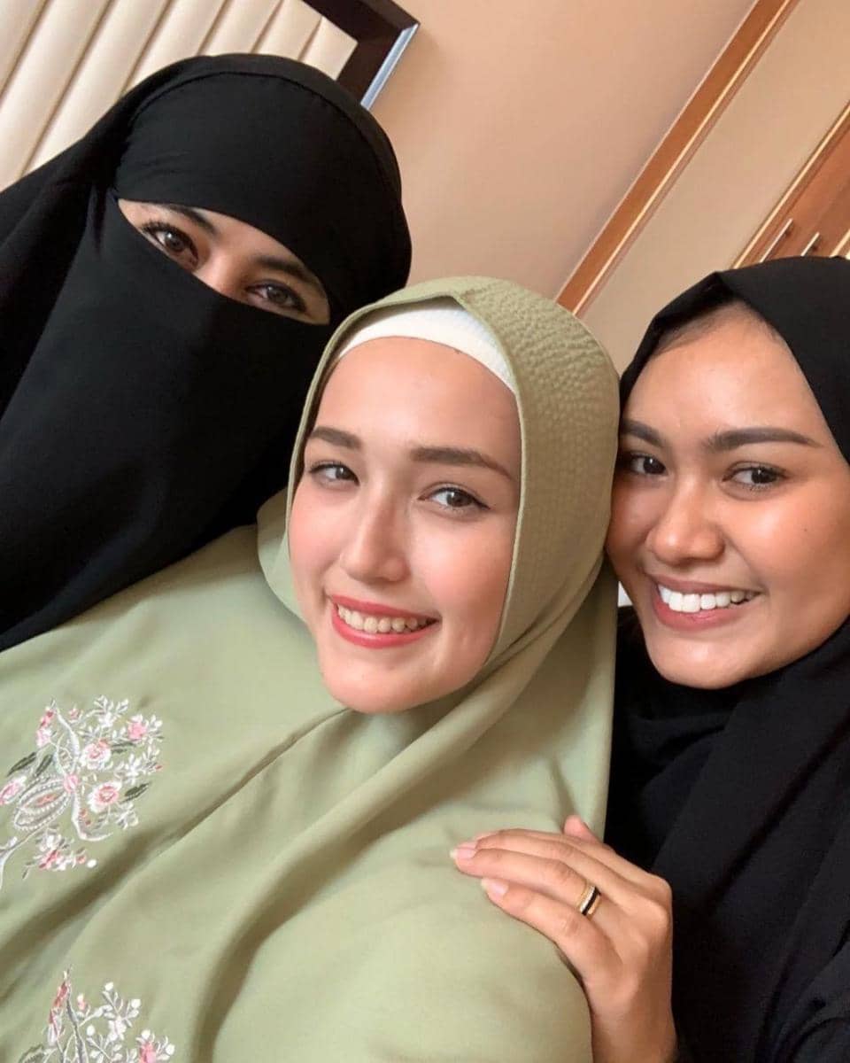 instagram.com/adeliapasha