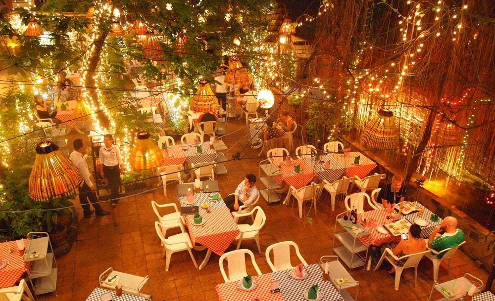 cabbagesandcondomsbkk.com