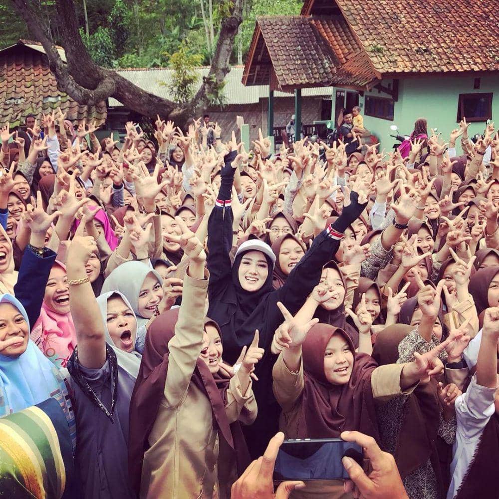 instagram.com/mulanjameela1