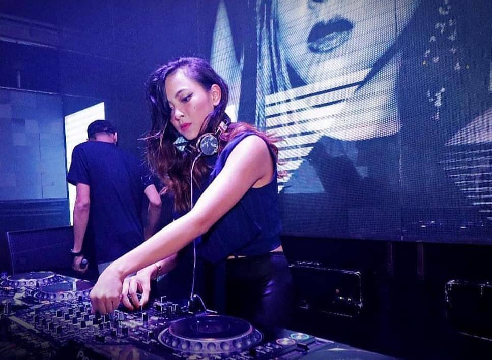 instagram.com/thenadiavega