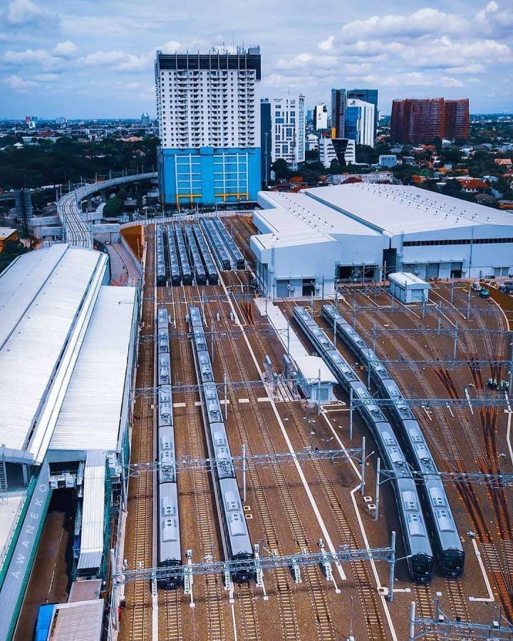 instagram.com/awaneko