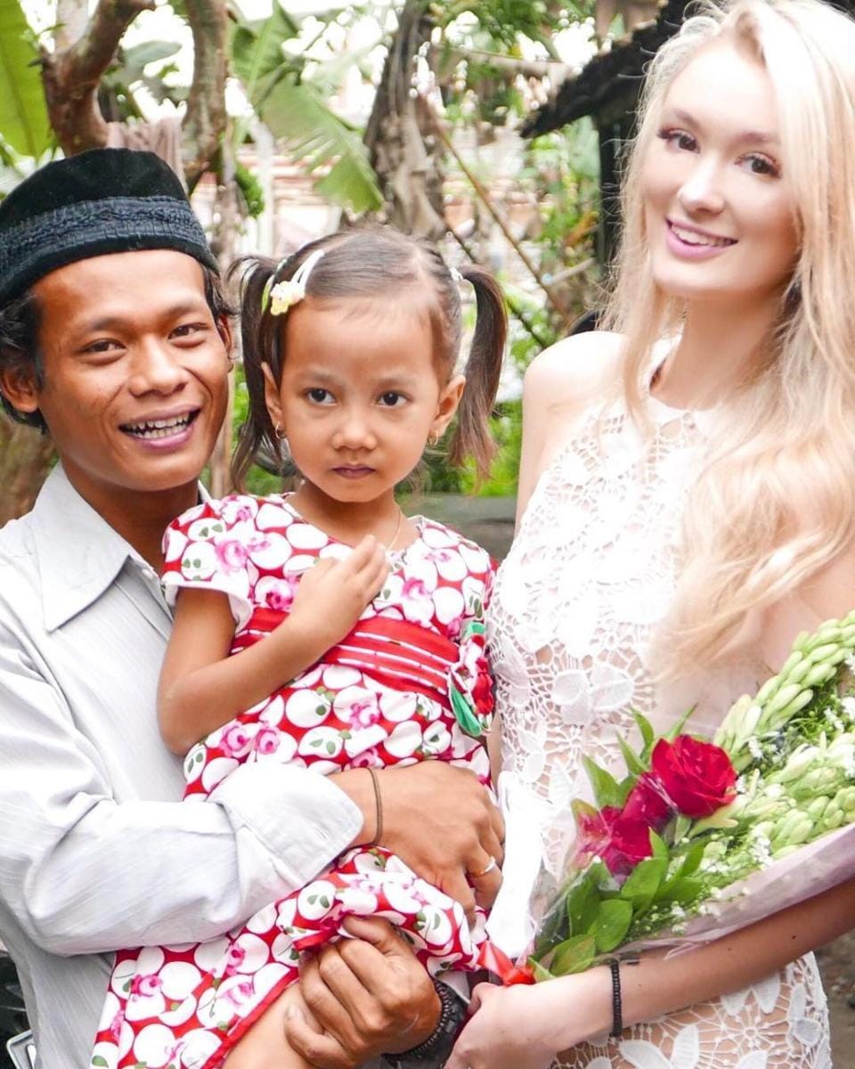 Instagram.com/pollyoddsocks