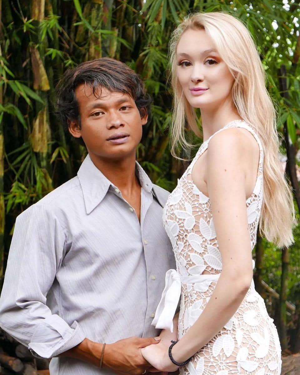 Instagram.com/pollyoddsocks