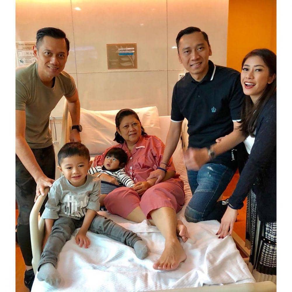 instgaram.com/aniyudhoyono