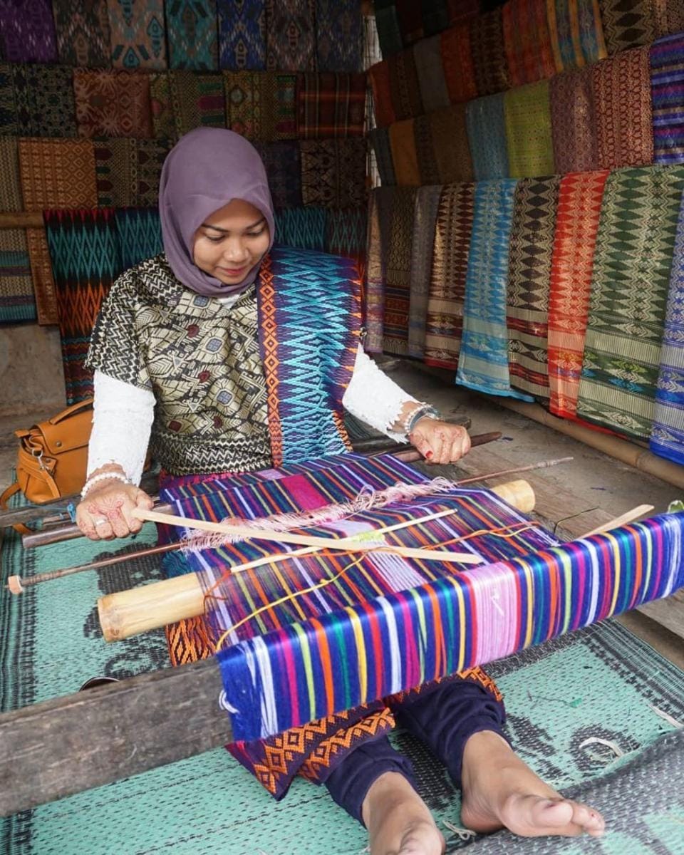 Instagram.com/ermawatinovia