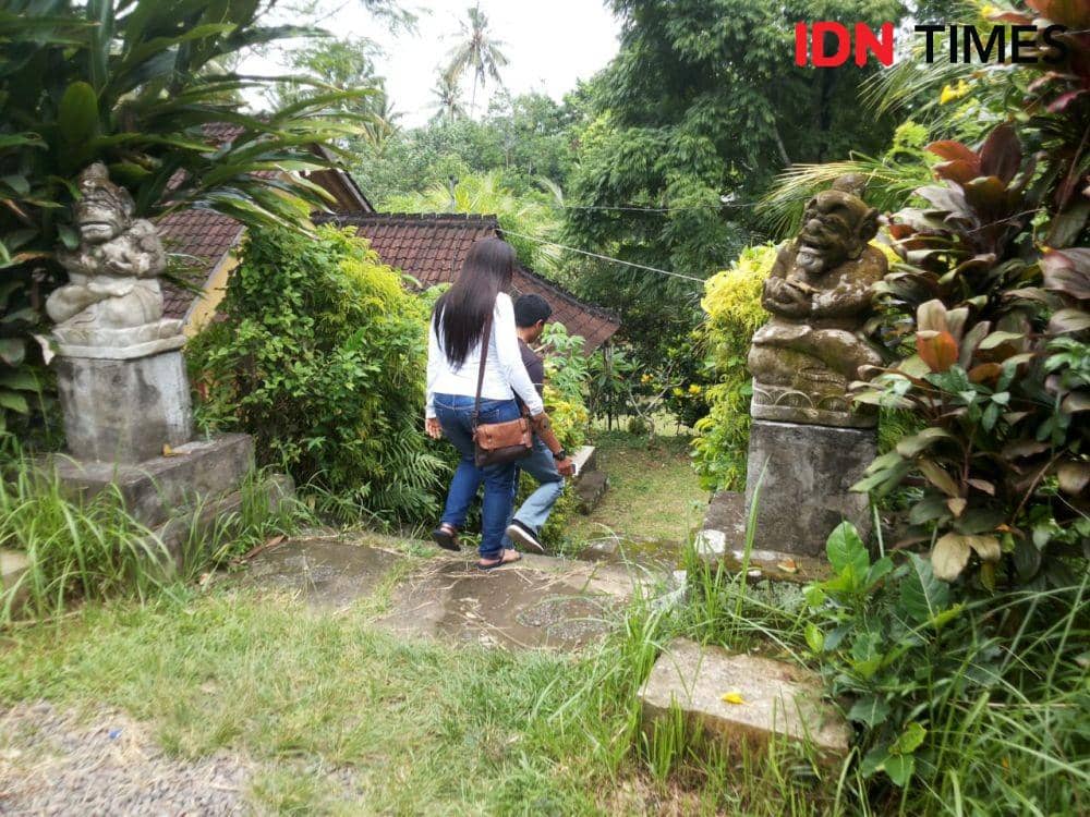 Akses pintu masuk menuju okasi ashram di Kabupaten Klungkung. (IDN Times/Irma Yudistirani)