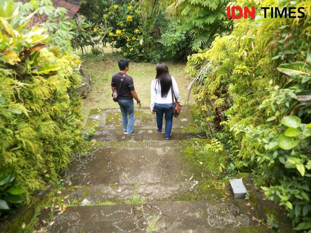 Jalan setapak menuju lokasi ashram di Klungkung. (IDN Times/Irma Yudistirani)