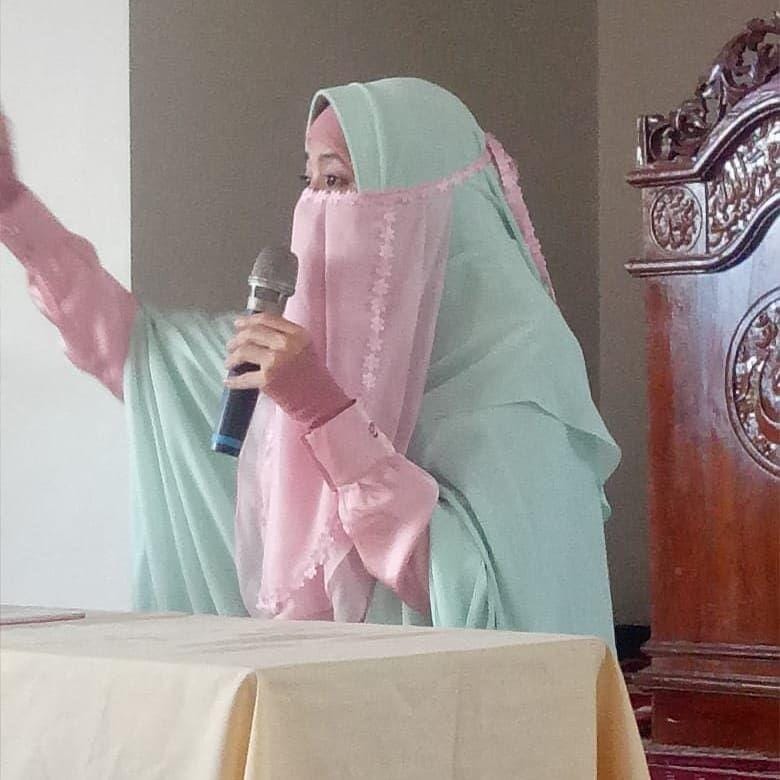 Instagram.com/peggymelatisukmakhadija