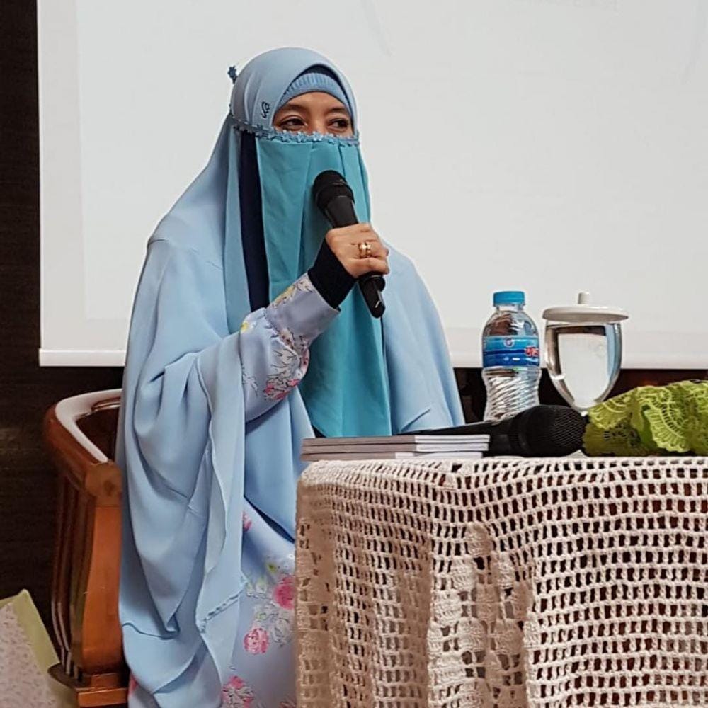 Instagram.com/peggymelatisukmakhadija