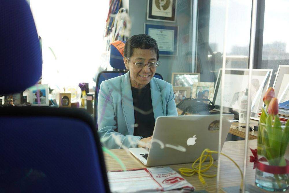 (CEO dan pendiri Rappler Maria Ressa) www.twitter.com/@rapplerdotcom