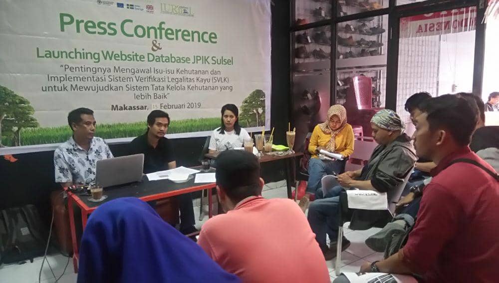 Pemerintah Dinilai Masih Lemah Mengawasi Penebangan Liar