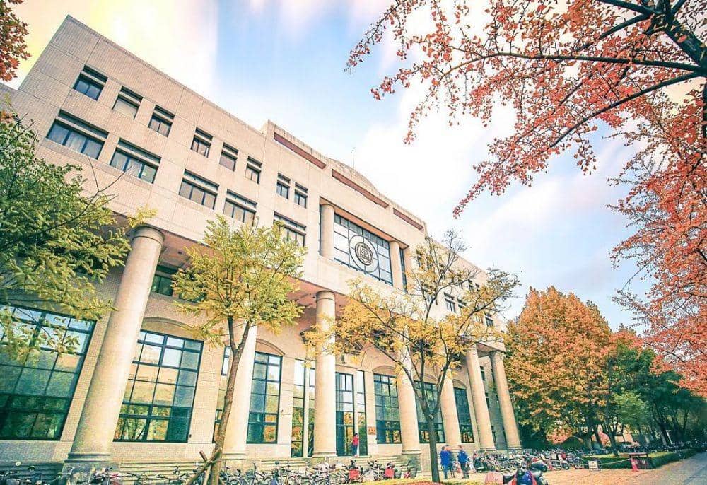 instagram.com/tsinghua_uni
