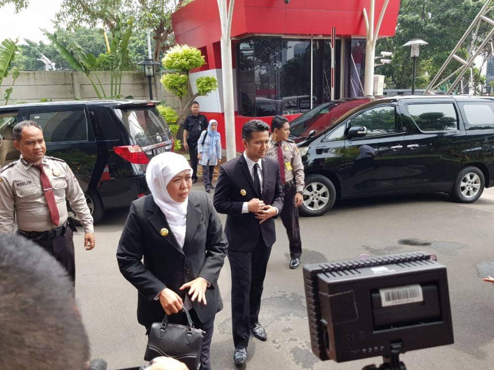 (Gubernur Jatim Khofifah Indar Parawansa dan Wagub Emil Dardak ke KPK) IDN Times/Santi Dewi