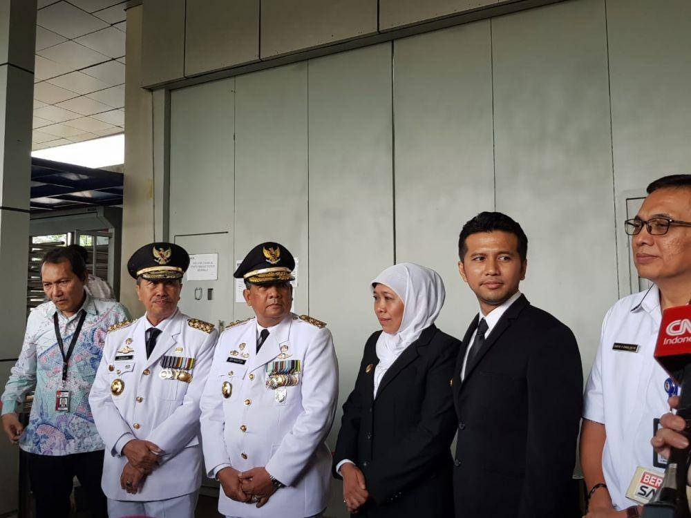 (Wakil Ketua KPK Saut Situmorang dan dua pasang kepala daerah di rutan KPK) IDN Times/Santi Dewi
