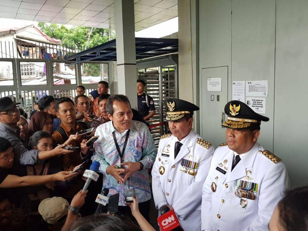 (Wakil Ketua KPK Saut Situmorang bersama dengan kepala daerah Riau) IDN Times/Santi Dewi