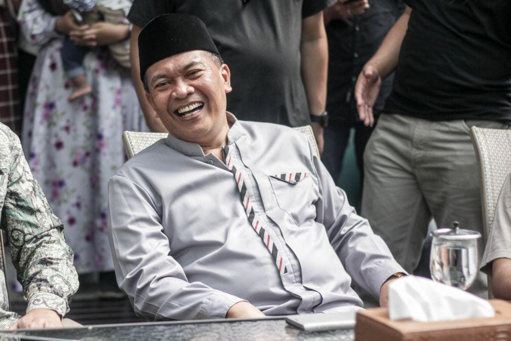 Wali Kota Bandung, Oded Danial, saat dikunjungi keluarga Dilan di Pendopo Bandung, Sabtu (23/2).