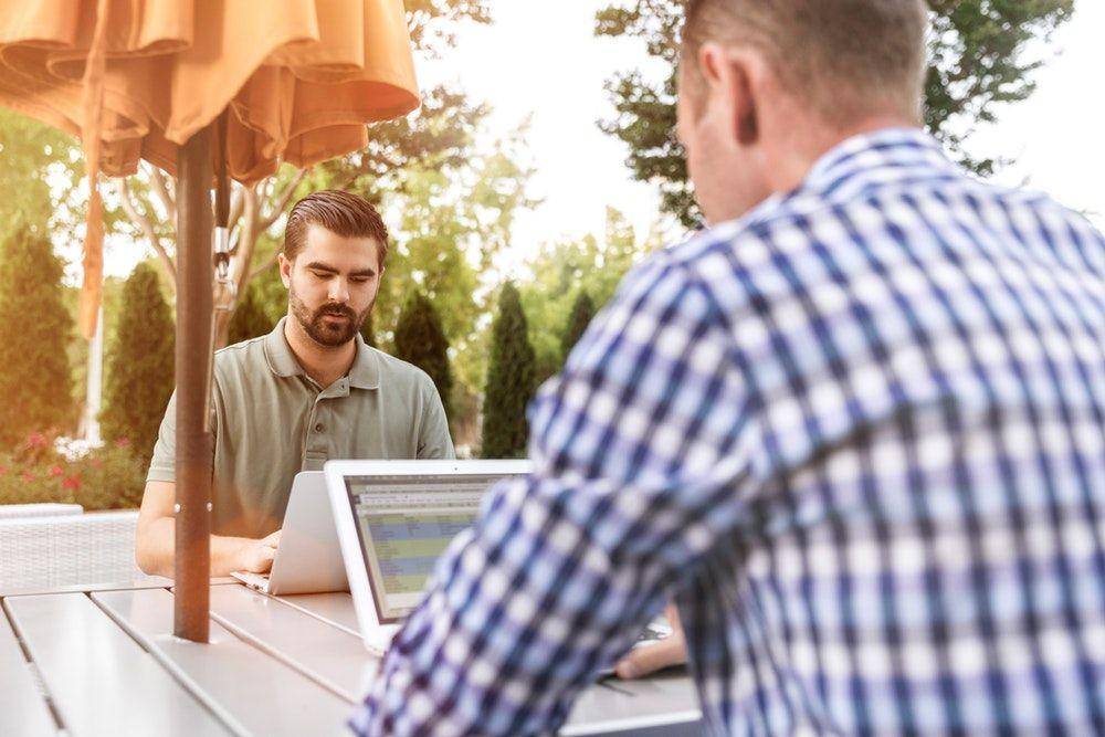 Pexels/LinkedIn Sales Navigator