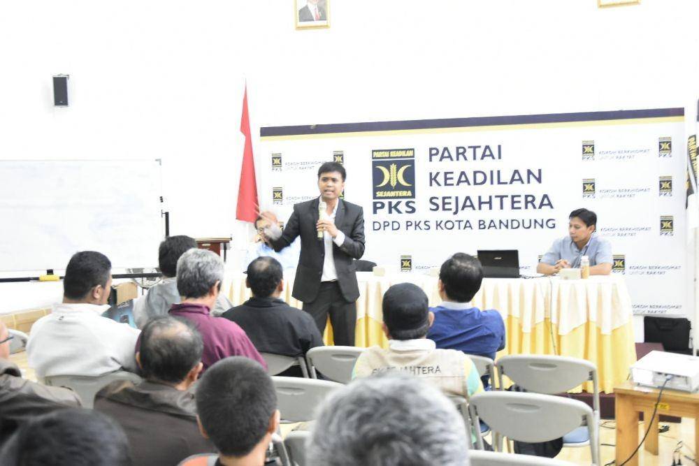 PKS Kota Bandung Mantabkan program SIM dan STNK Gratis hadapi pileg 2019.