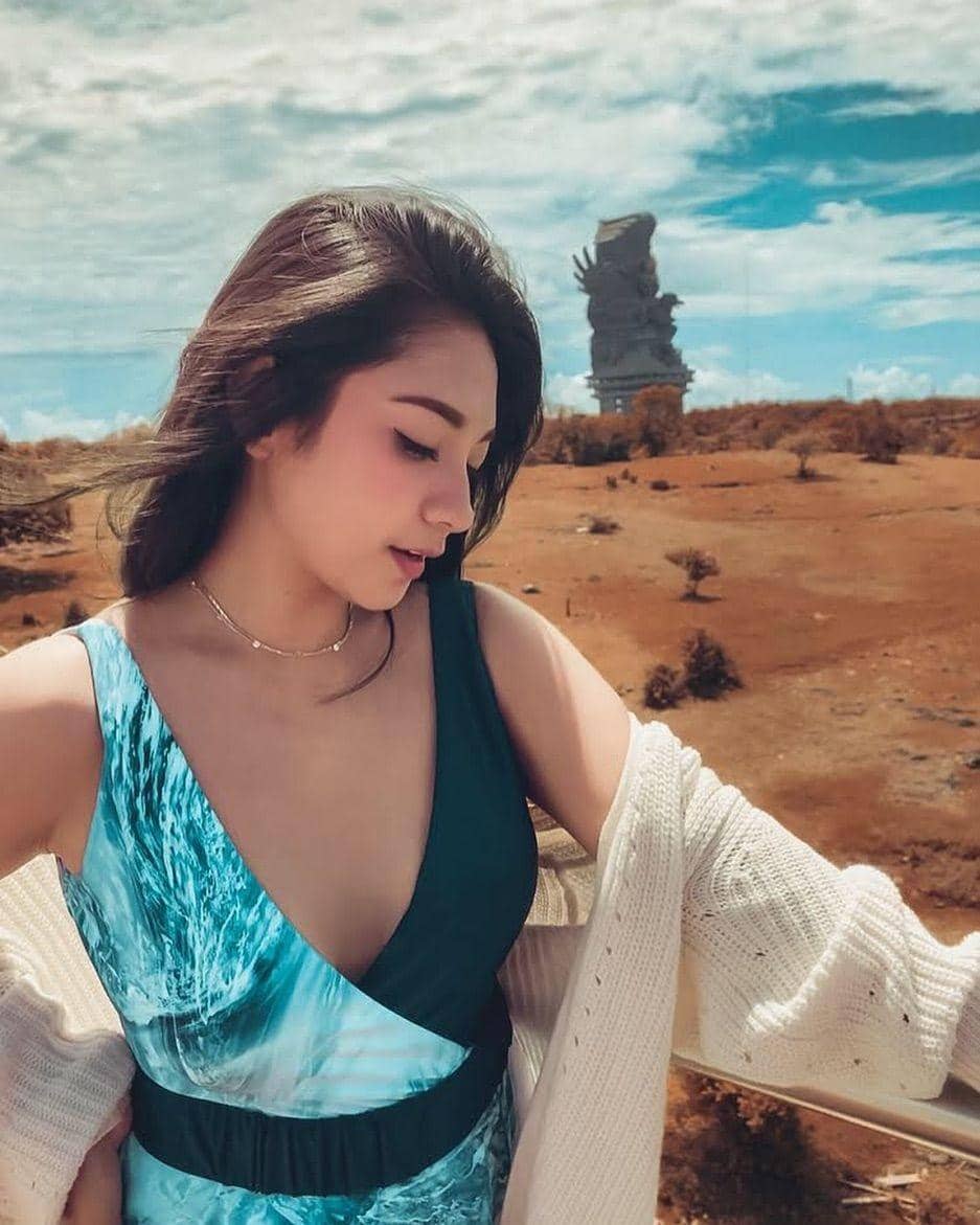 instagram.com/dindakirana.s