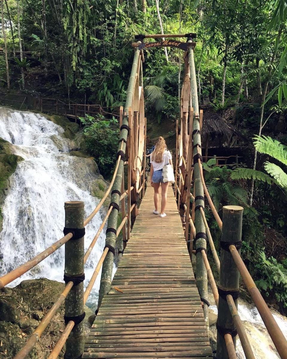 Instagram.com/anneee.v