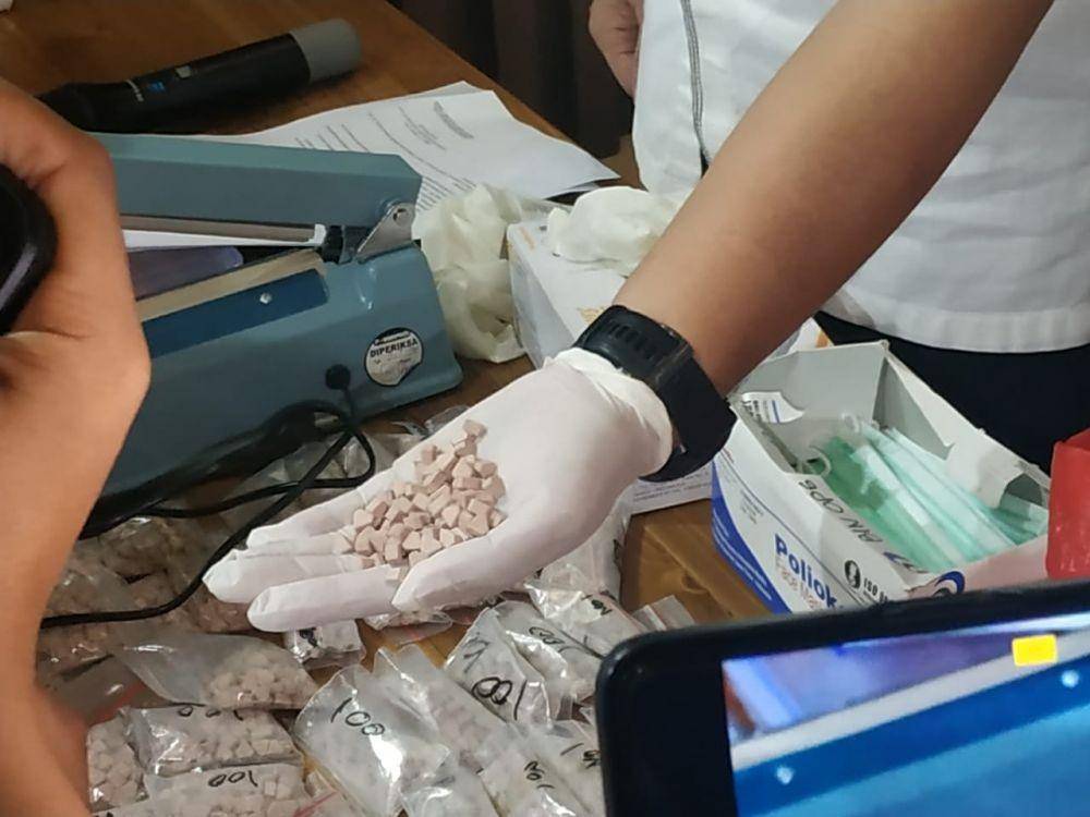 Narkoba Jenis Baru "Diamond" (IDN Times/Axel Jo Harianja)