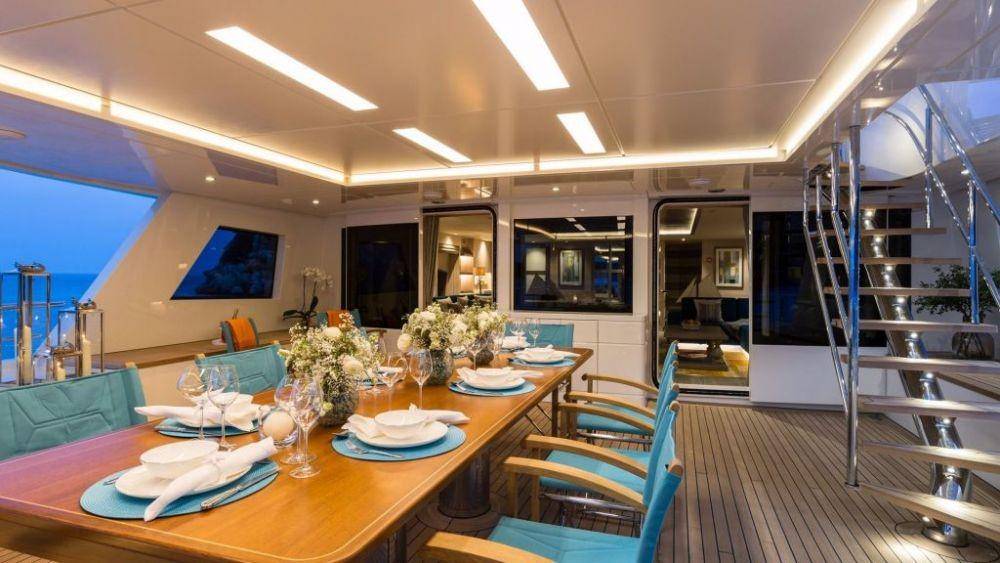 akasiayachting.com