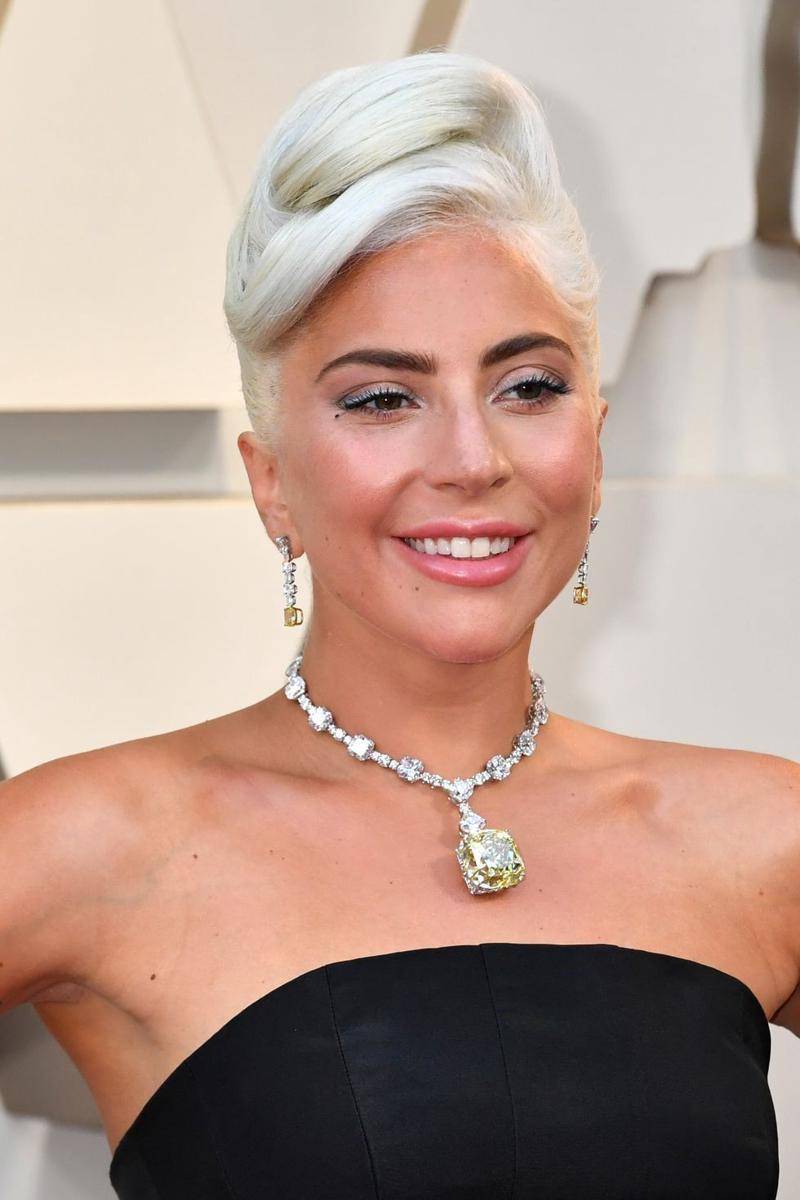 harpersbazaar.com