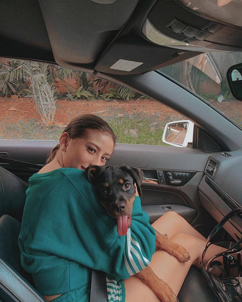 instagram.com/awkarin