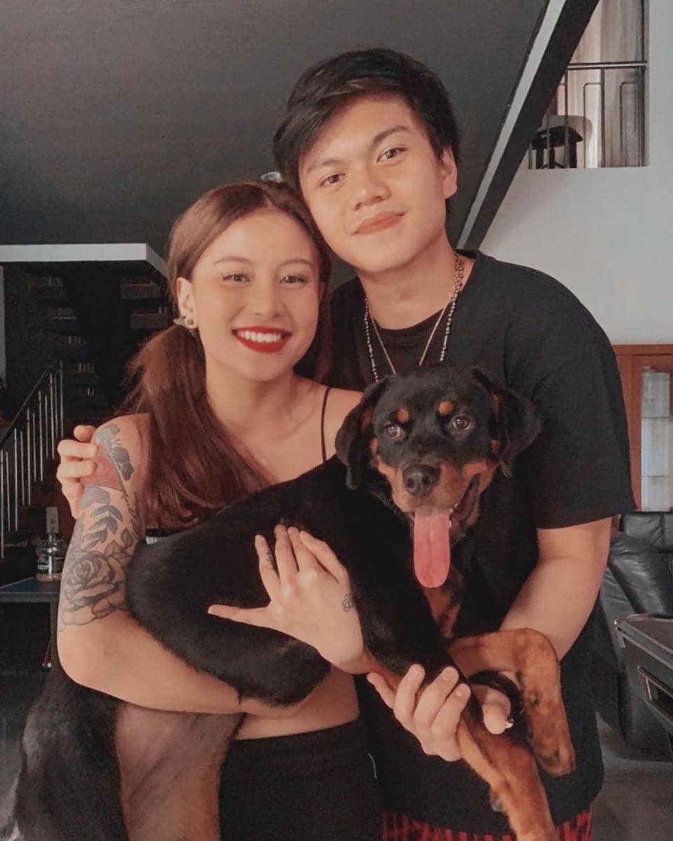 instagram.com/awkarin