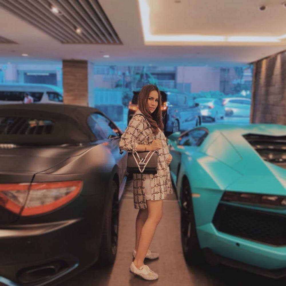 instagram.com/therealmomogeisha